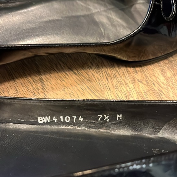 Stuart Weitzman Obladi Black Point Toe Patent Flats size 7.5 - Picture 10 of 11